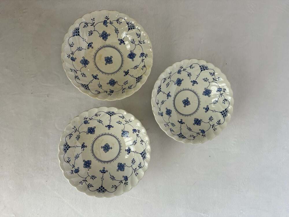 Myott Finlandia Fine Staffordshire Ware Blue and White Scalloped Bowls Set of 3